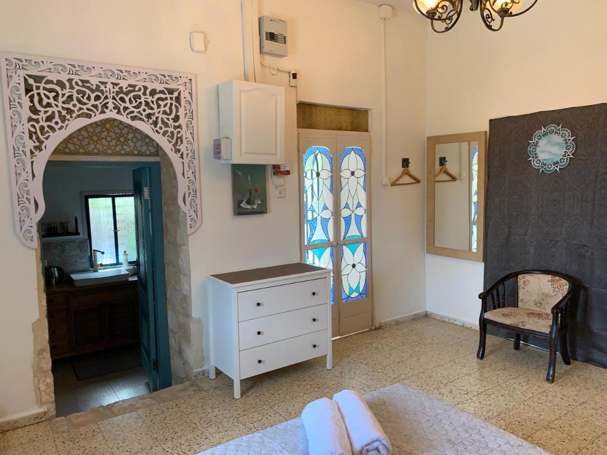 ראש פינה בית האבן העתיק מ-1885 עם מגונית פרטית בחצר מראה חיצוני תמונה
