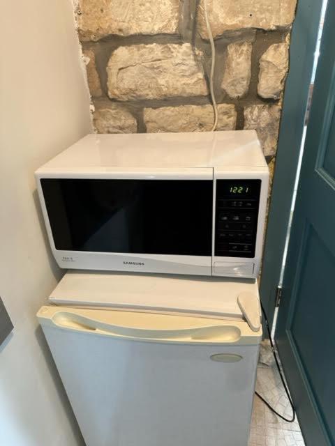 ראש פינה בית האבן העתיק מ-1885 עם מגונית פרטית בחצר מראה חיצוני תמונה